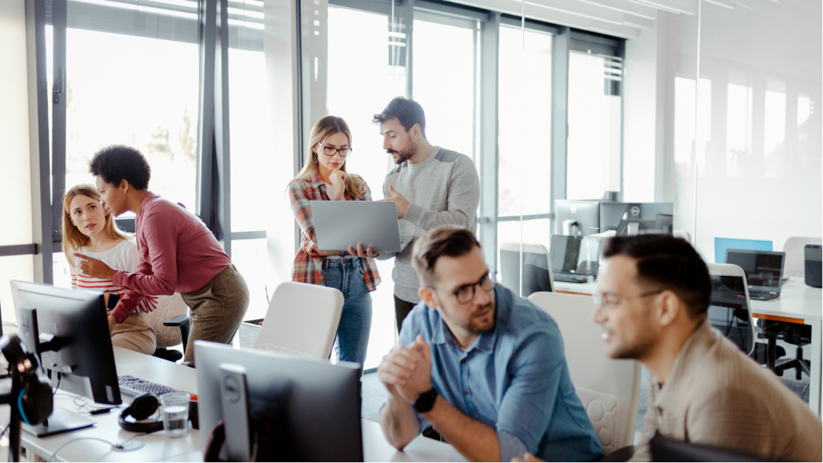 Externalisation de la paie en BPO : entreprise qui confie la production de sa paie